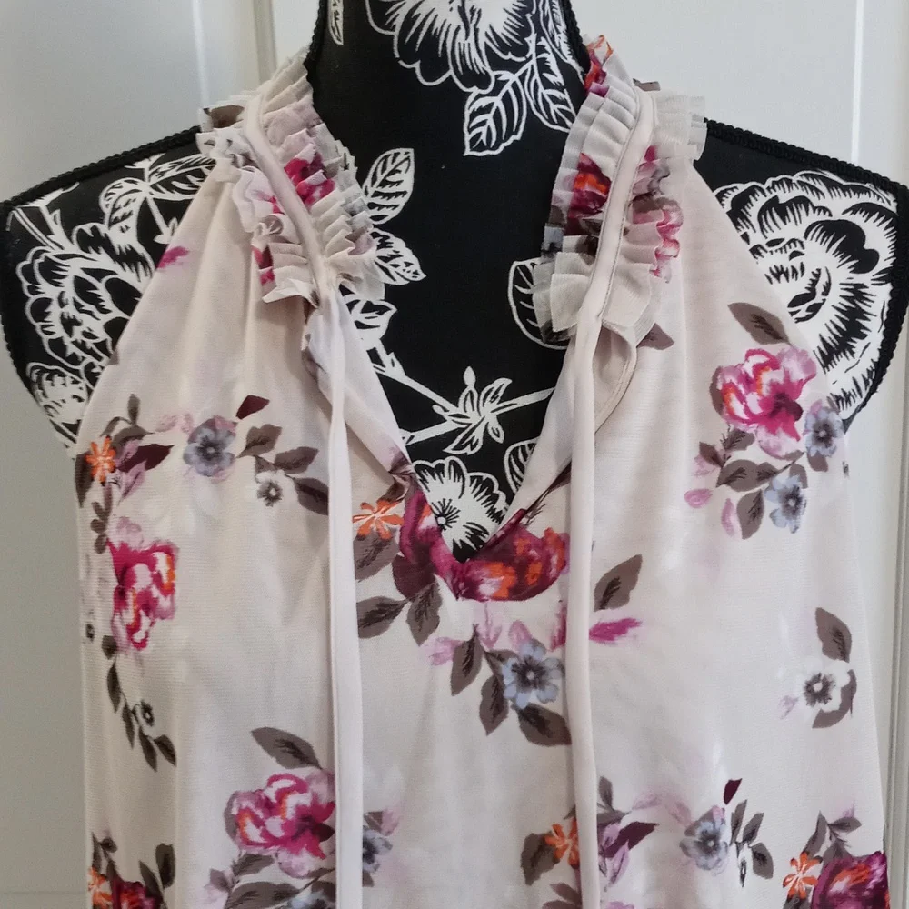 🌸White House Black Market🌸 - 